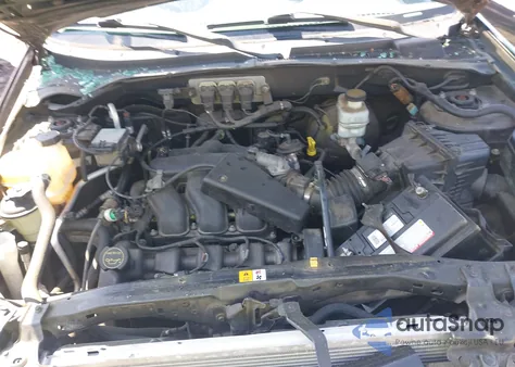 2005 Ford Escape Xlt z USA, uszkodzony, nr VIN 1FMYU03155KA69236